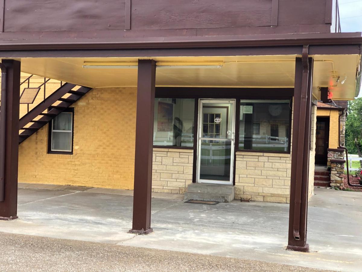 Budget Host Inn - Emporia Exterior foto